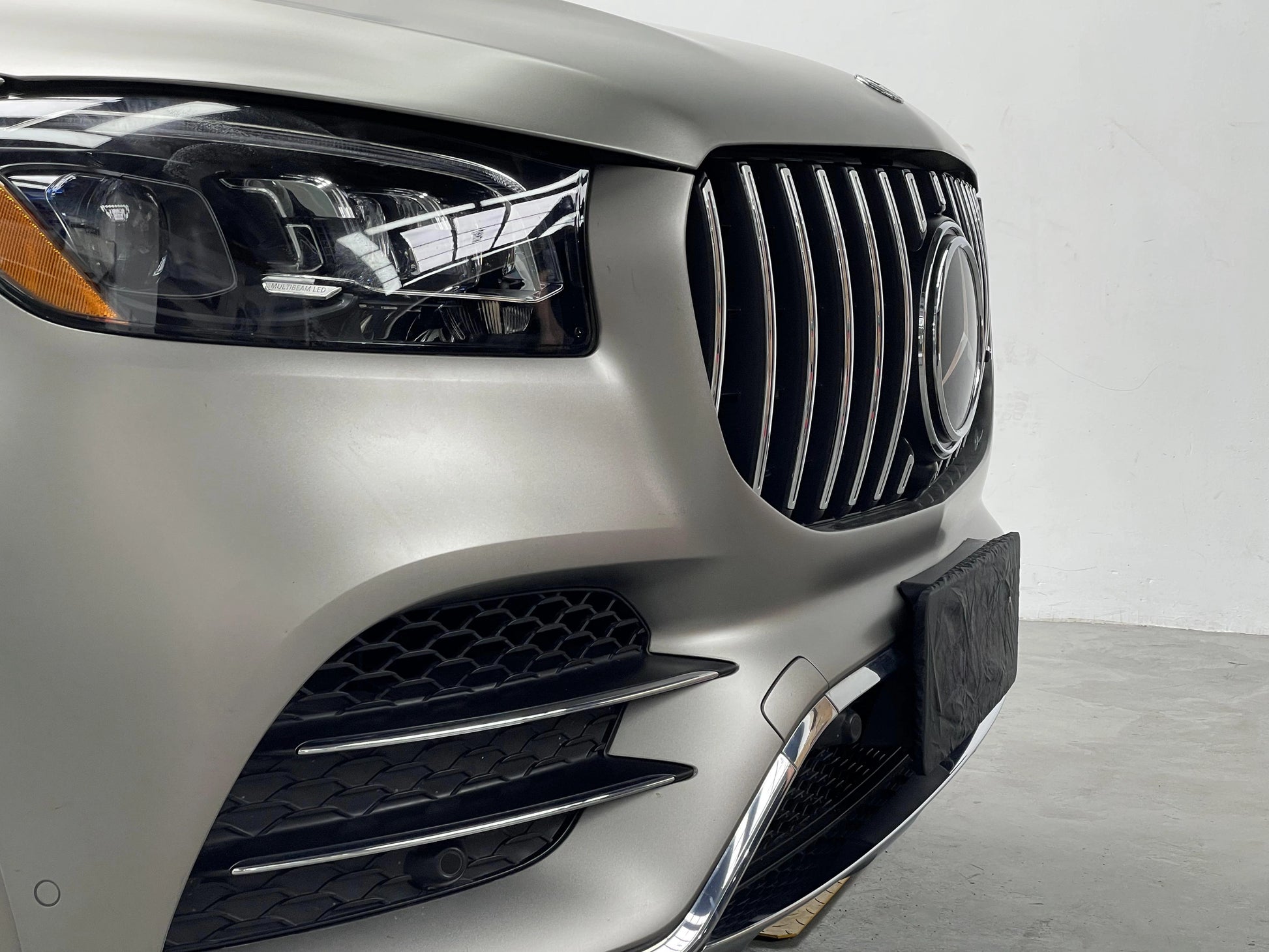 Extreme close-up showing the precise flush fitment of the AMG GT style Panamericana grille against the factory front bumper of a Mercedes GLS450 and GLS580 X167.